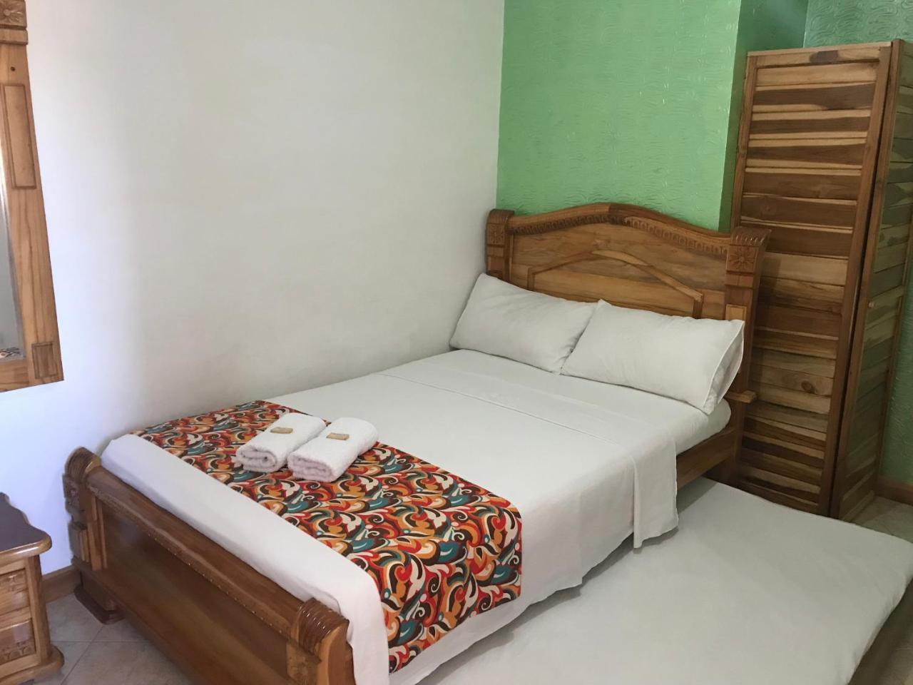 Hotel Las Guacamayas Гуатапе Экстерьер фото