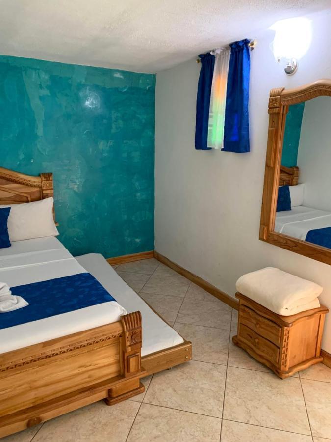 Hotel Las Guacamayas Гуатапе Экстерьер фото