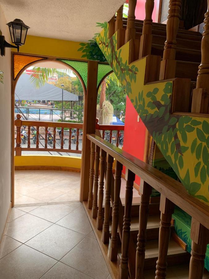 Hotel Las Guacamayas Гуатапе Экстерьер фото